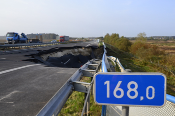 A20 Ostseeautobahn abgesackt Tribsees Stra�endammrutschung Fahrbahnsenkung 416