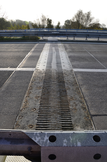 A20 Ostseeautobahn abgesackt Tribsees Trebeltalbr�cke Fahrbahn�bergang 407
