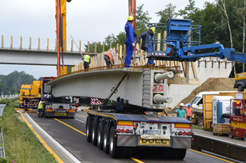 A3 Autobahn Brückenarbeiten Überführung Brückenträger Schwerlastkran Brückenbau59