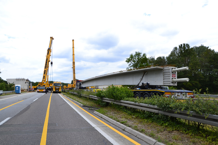 A3 Autobahn Brückenarbeiten Überführung Brückenträger Schwerlastkran Brückenbau75