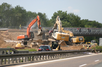 A4 Autobahnbrücke Köln Frankfurter Straße B8 Rückbau Brückenabriß Autobahnsperrung Bagger 66