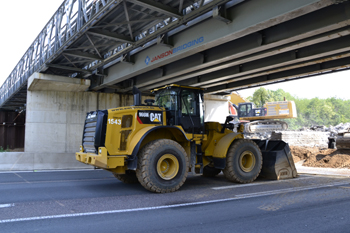 A4 Autobahnbrücke Köln Frankfurter Straße B8 Rückbau Brückenabriß Autobahnsperrung Radlader 18