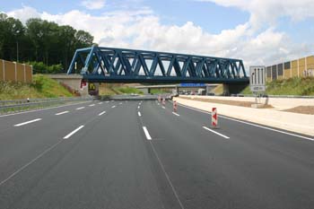 A 3 Bundesautobahn Ausbau achtstreifig Kölner Ring Verkehrsfreigabe Eisenbahnbrücke 81