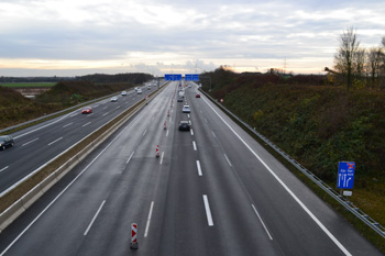 Abbau der Baustellenverkehrsführung auf einer Autobahn 35