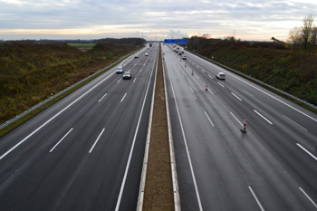 Abbau der Baustellenverkehrsführung auf einer Autobahn 42