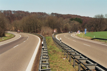 Autobahn A 8  Albaufstieg Mittelstreifen Fahrbahnteilung 34