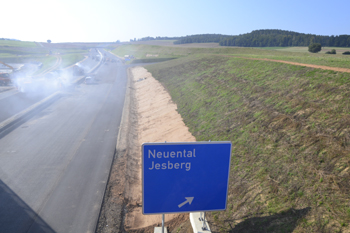 Autobahn Neubauabschnitt A 49 Neuental Kassel Gießen  Anschlußstelle Borken Hessen Neue Brücke Fahrbahndecke Asphalt Teer 31