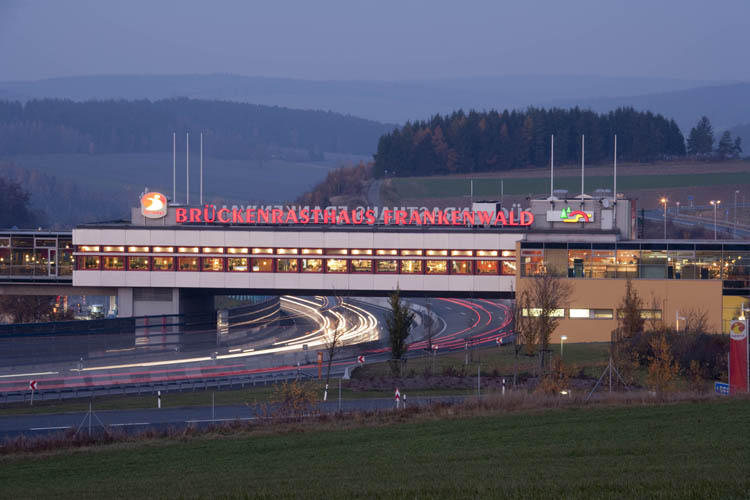 Autobahn_Raststatte_Frankenwald_1