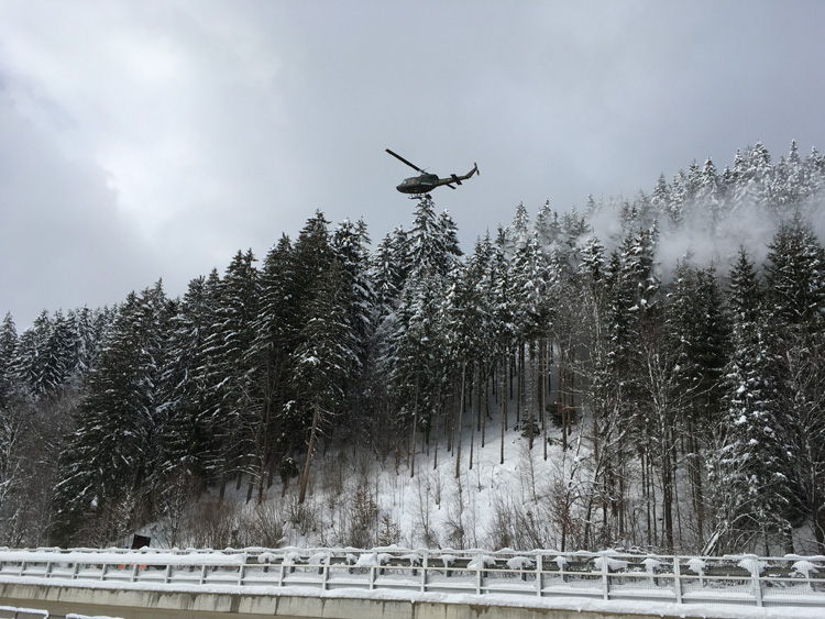 Autobahn Winterdienst Hubschrauber Einsatz 341