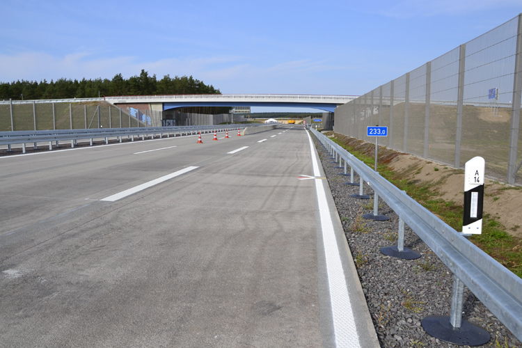 Autobahnneubau A 14 Colbitz Tangerhütte leere Autobahn 09