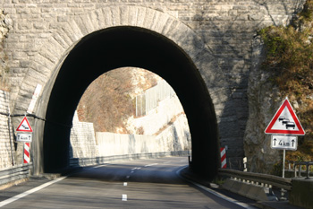 Bundesautobahn Drackensteiner Hang Albabstieg Nasenfelstunnel A 8 Autobahntunnel 66