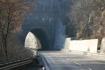 Bundesautobahn Drackensteiner Hang Albabstieg Nasenfelstunnel A 8 Autobahntunnel 67