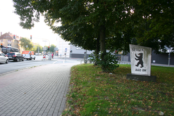 Bundesstra�e B1 Berliner B�r Kilometerstein Hildesheim7