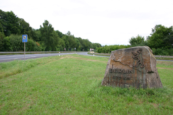 Bundesstra�e B40 Kilometerstein Berliner B�r Neuhof A 66 7