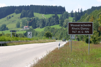 Deutschlands höchste Autobahnpunkte Bundesautobahn A980  B12n Europäische Wasserscheide Rhein Donau 82