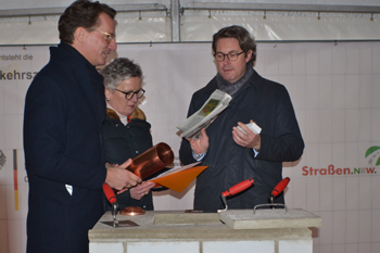 Hendrik W�st Elfriede Sauerwein Braksiek Bundesminster f�r Verkehr Andreas Scheuer Grundsteinlegung Verkehrszentrale  6
