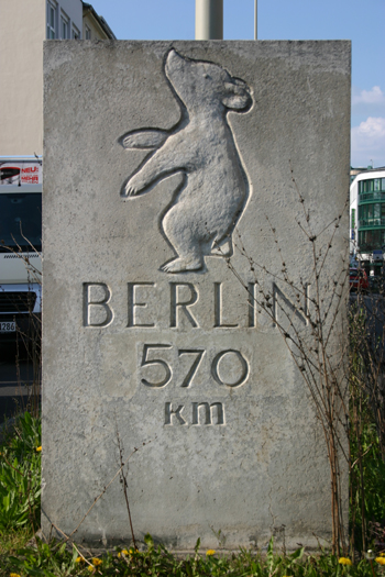 Kilometerstein Berliner B�r Bonn