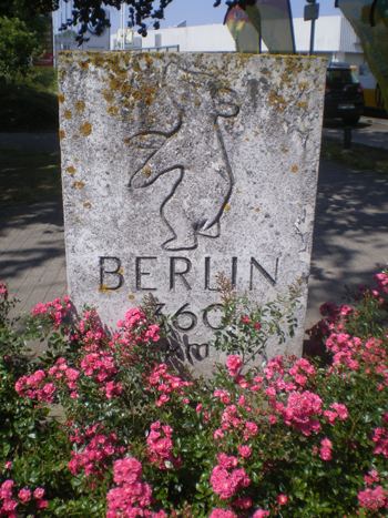Kilometerstein Berliner B�r Oldenburg in Holstein