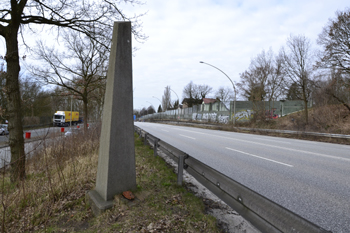 Kilometerstein Berliner B�r Skulptur Bundestra�e B 5 Hamburg-Billstedt 9
