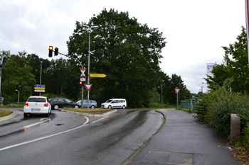 Kilometerstein mit dem Berliner B�ren Ellerau 6