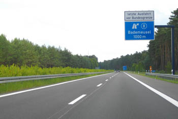 Letzte Ausfahrt vor der Bundesgrenze bei Autobahn A 15  Forst 15