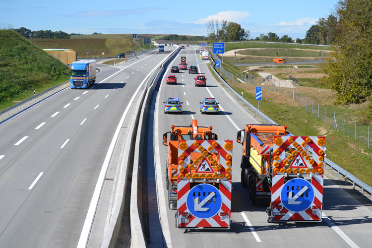 Neue Autobahn A94 Eröffnung erste Fahrzeuge Inbetriebnahme Verkehrsfreigabe Erstbefahrer Heldenstein 34