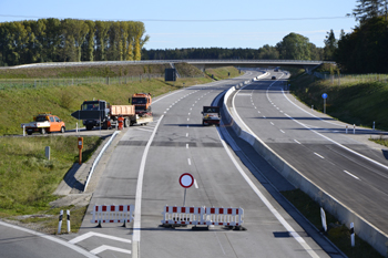 Neue Autobahn A94 Eröffnung erste Fahrzeuge Verkehrsfreigabe Erstbefahrer Pastetten Dorfen München Passau 83