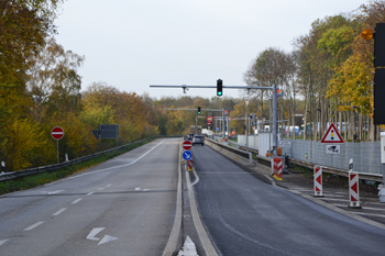 Rheinbrücke Duisburg Neuenkamp Autobahn A 40 Lkw-Waage Gewichtskontrolle 50