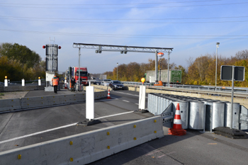 Rheinbrücke Duisburg Neuenkamp Autobahn A 40 Lkw-Wiegeanlage 31