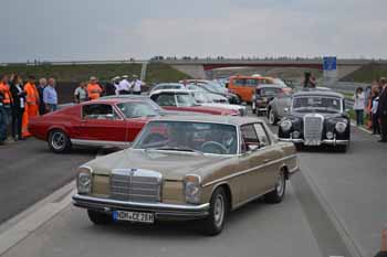 Verkehrsfreigabe Bundesautobahn A71 Gesamtfertigstellung Mercedes Benz Strich Achter W115 Youngtimer 35