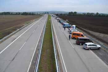 Verkehrsfreigabe Bundesautobahn A71 Gesamtfertigstellung leere Autobahn 02