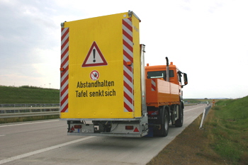 Autobahnmeisterei Anpralldämpfer Sicherungsfahrzeuge Absperrtafel 10