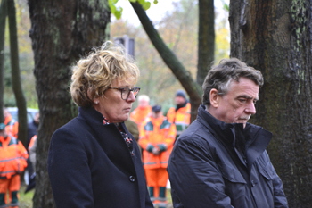 Elfriede Sauerwein-Braksiek Minister Michael Groschek  Gedenkfeier Kranzniederlegung