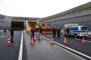 A30 Autobahn Verkehrsfreigabe Bad Oeynhausen Nordumfahrung Tunnel Hahnenkamp Autobahnpolizei 352