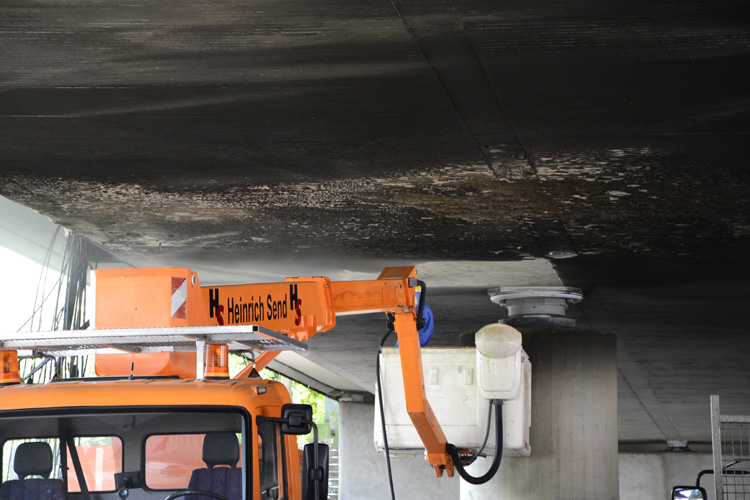 A 59 Autobahn Duisburg Meiderich Brand Br�cken Schaden Sperrung 54