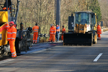 Autobahn A 8 Vollsperrung Albabstieg Drackensteiner Hang  Fahrbahndecke83