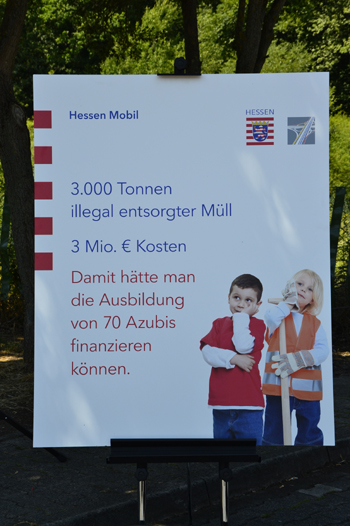 Autobahn M�ll sammeln Verkehrsminister Al-Wazir Autobahnparkplatz illegale M�llentsorgung 42