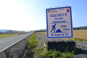 Autobahn Neubauabschnitt A 49 Neuental Kassel Gießen  Anschlußstelle Borken Hessen Neue Brücke Fahrbahndecke Asphalt Teer 15