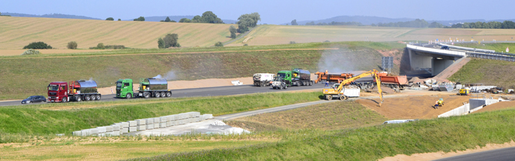 Autobahn Neubauabschnitt A 49 Neuental Kassel Gießen  Anschlußstelle Borken Hessen Neue Brücke Fahrbahndecke Asphalt Teer 36