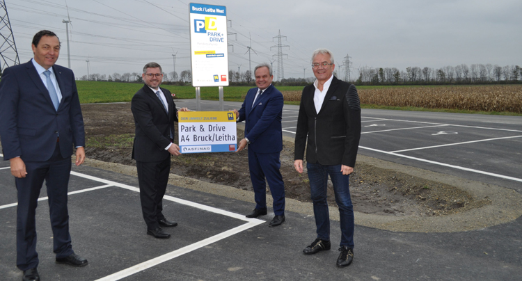 Autobahn Nieder�sterreich Bruck Leitha Wien Budapest Parkplatz