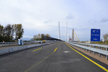 Autobahn Rheinbr�cke Duisburg Neuenkamp A40 Vollsperrung Verkehrsfreigabe 65
