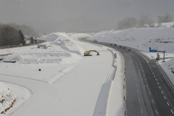 Autobahn im Schnee A3 Spessartaufsteig Weibersbrunn Bundesautobahn Frankfurt Würzburg Nürnberg 21