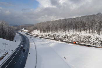 Autobahnbaustelle im Schnee A3 Spessartaufsteig Weibersbrunn Autobahn Frankfurt Würzburg Nürnberg 46