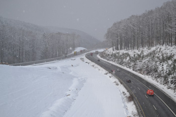 Autobahnbaustelle im Schnee A3 Spessartaufsteig Weibersbrunn Autobahn Frankfurt Würzburg Nürnberg 74
