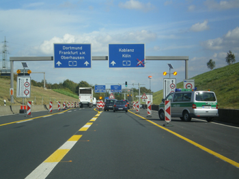 Autobahnbr�cke A1 Rhein K�ln Leverkusen Lkw-Schrankenanlage 174