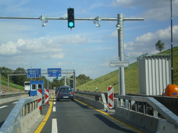 Autobahnbr�cke A1 Rhein K�ln Leverkusen Lkw-Schrankenanlage 176