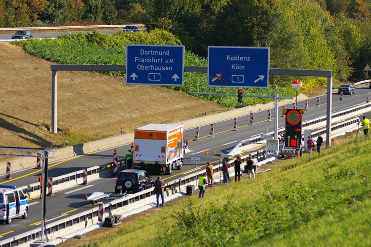 Autobahnbr�cke A1 Rhein K�ln Leverkusen Lkw-Schrankenanlage 34