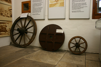 Autobahnmuseum Reichsstraßen Verkehrsgeschichte Straßenbau Räder 18 (2)
