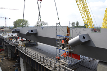Br�ckenmontage A1 Leverkusen Rheinbr�ckenbau Hubtraverse Raupen