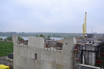 Br�ckenmontage A1 Leverkusen Rheinbr�ckenbau Hubtraverse Raupenkran Liebherr Br�ckenstahl 72